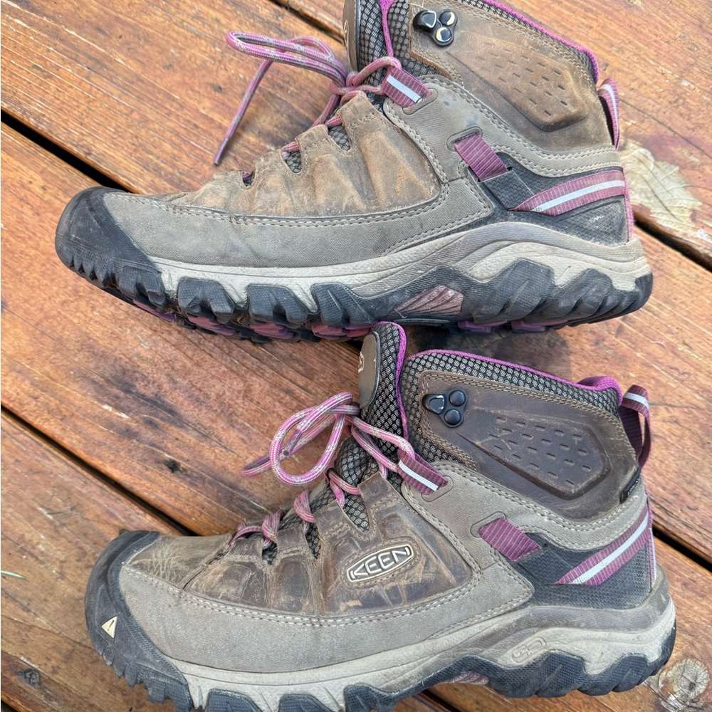 KEEN Women's hiking boot
